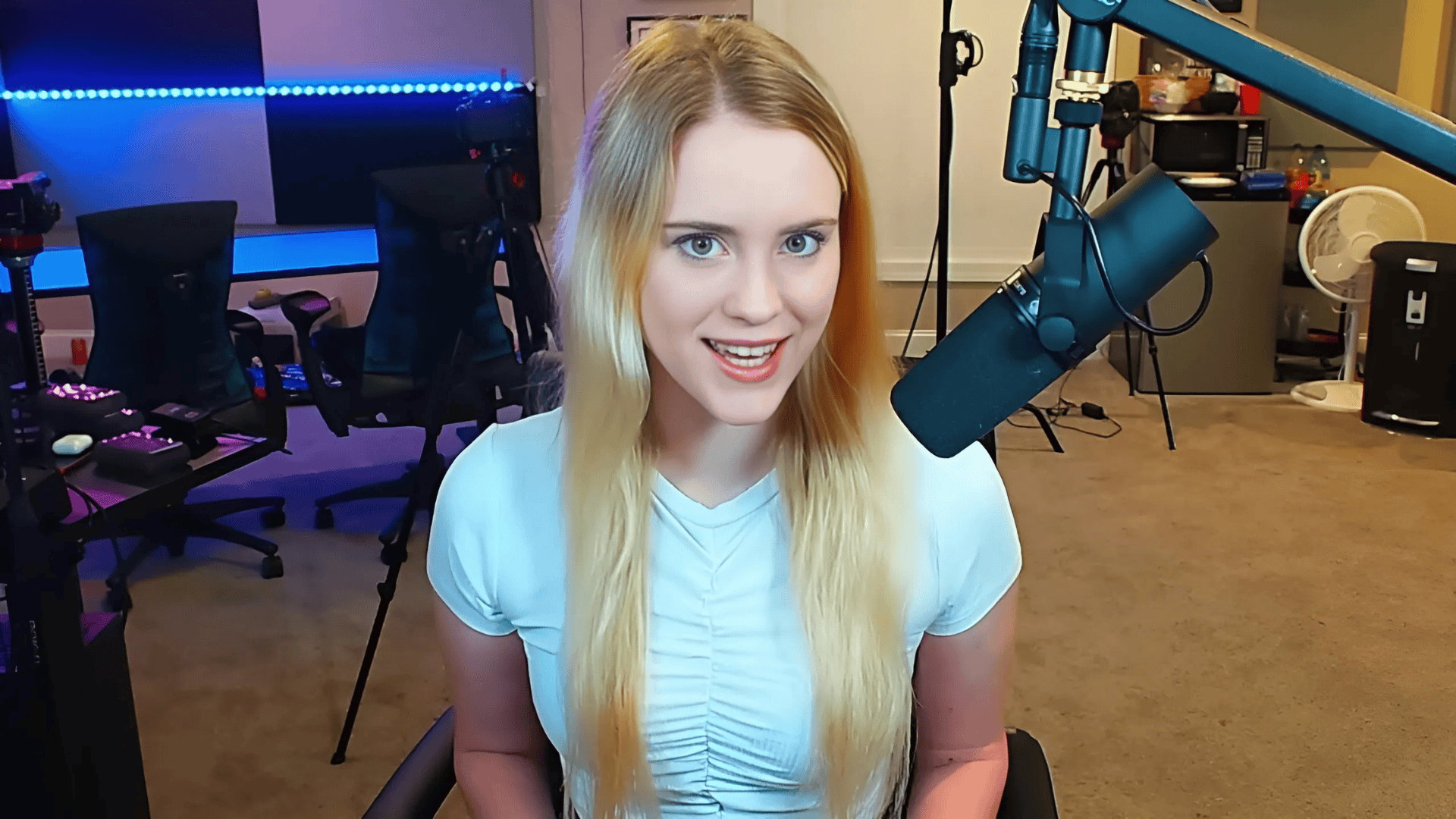 3What_Does_MrBeasts_Girlfriend_Do